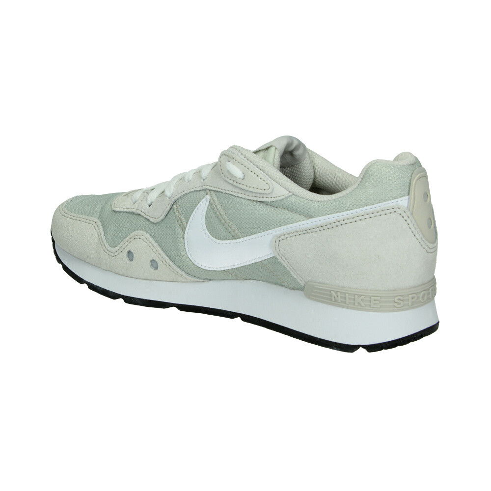 nike women's venture runner sneaker