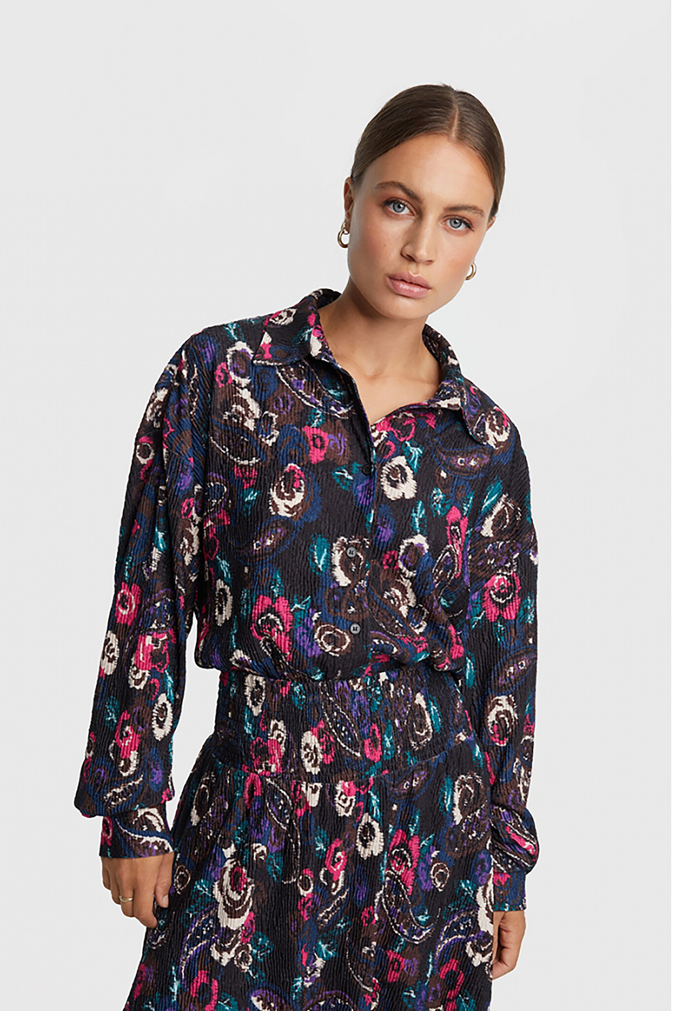 Afbeelding van Alix The Label 2308922332 ladies woven paisley flower oversized blouse