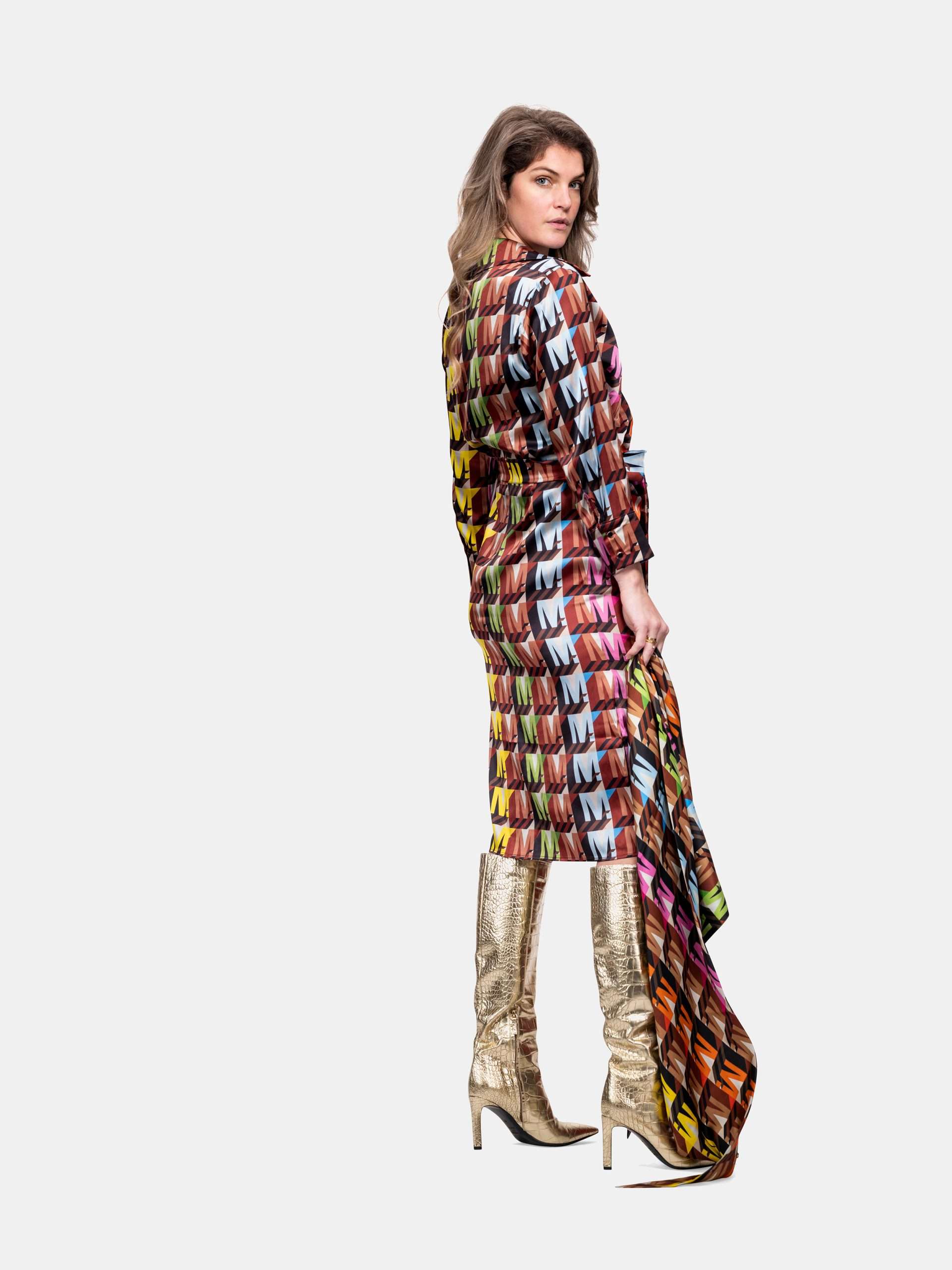 Afbeelding van Mucho Gusto Zijden jurk scandicci logomania