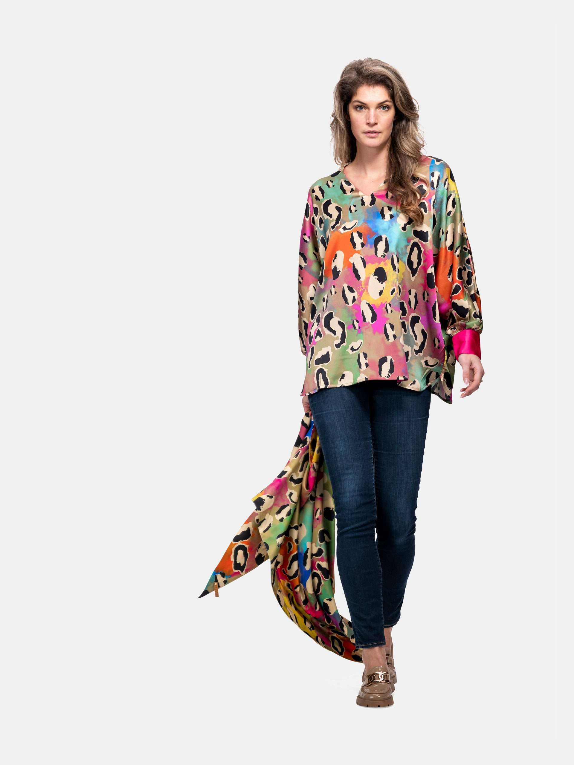 Afbeelding van Mucho Gusto Zijden blouse beverly hills kleurrijke luipaardprint
