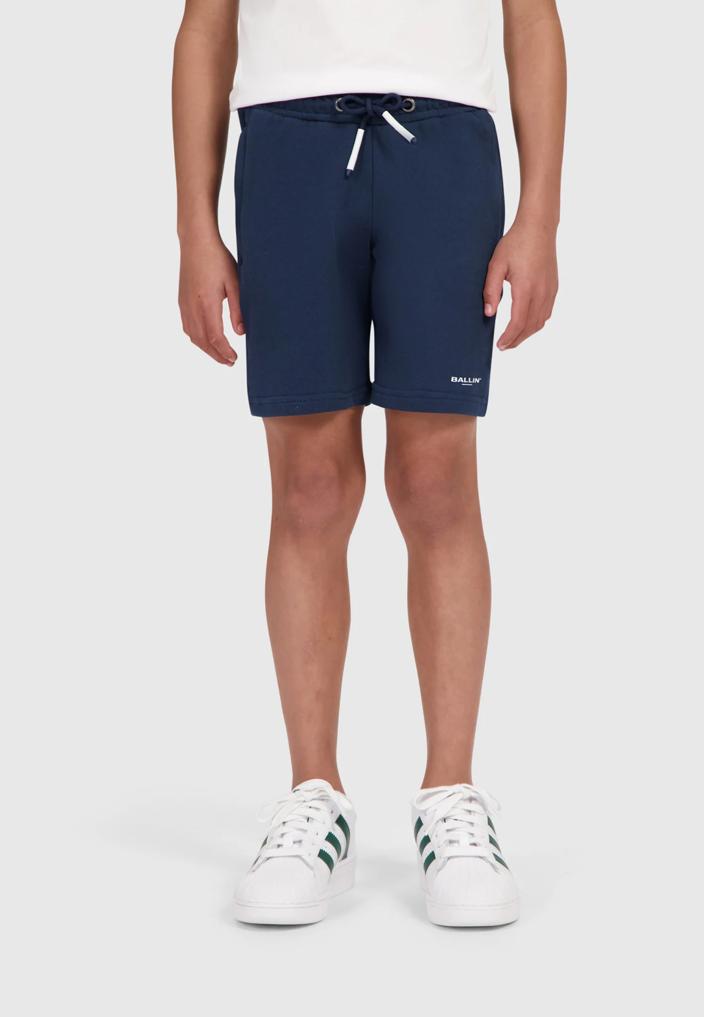 Afbeelding van Ballin Amsterdam Jongens korte joggingbroek logo sweat navy