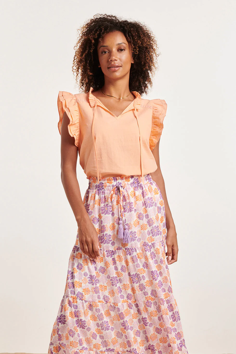 Smashed Lemon 24352 zachte perzike top met dubbele ruchesmouwen |