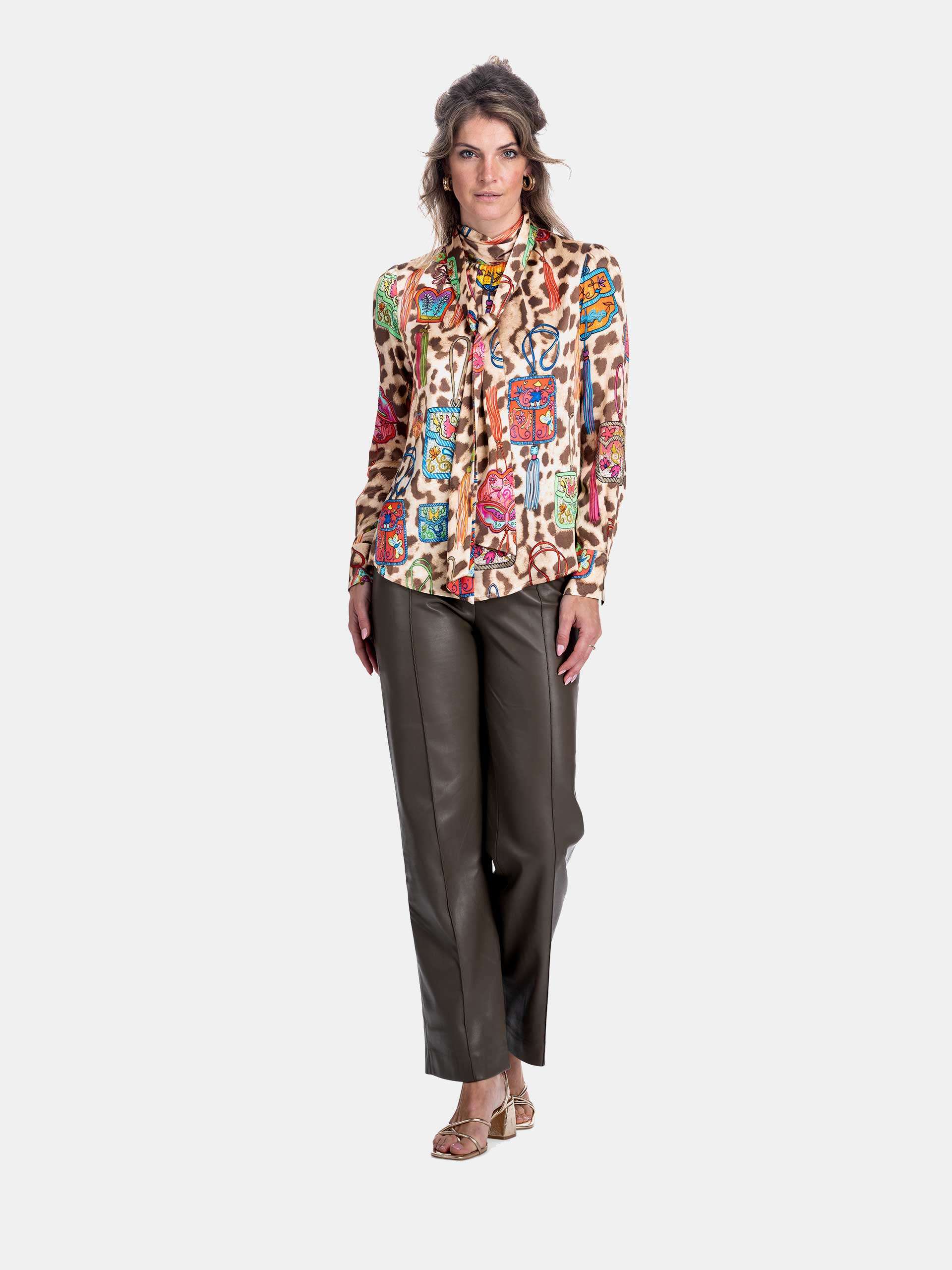 Mucho Gusto Blouse vinci met panterprint en kunstzinnige gedrukte tasjes