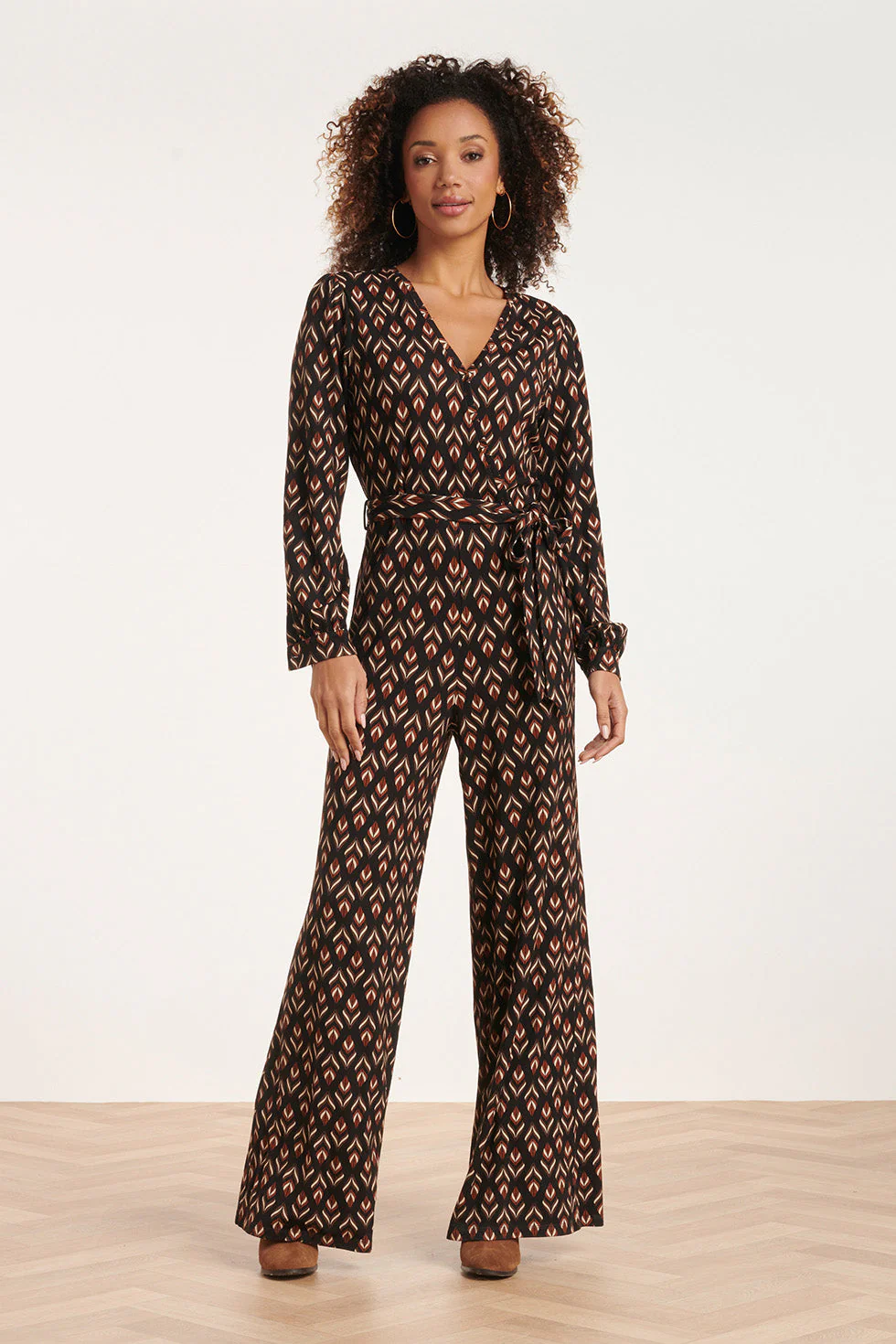 Smashed Lemon 24547 e stretchy jumpsuit met bladerprint |