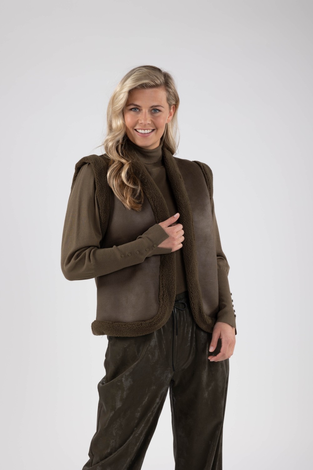 Afbeelding van Nukus Elise teddy gilet burned olive