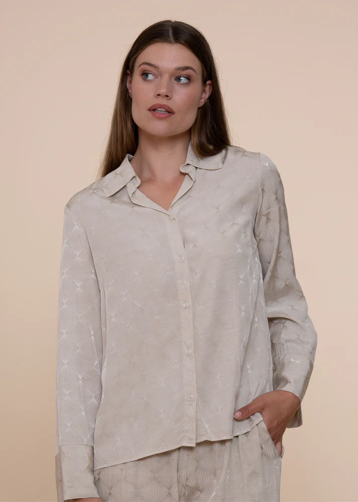 Simple Dercum blouse parchment