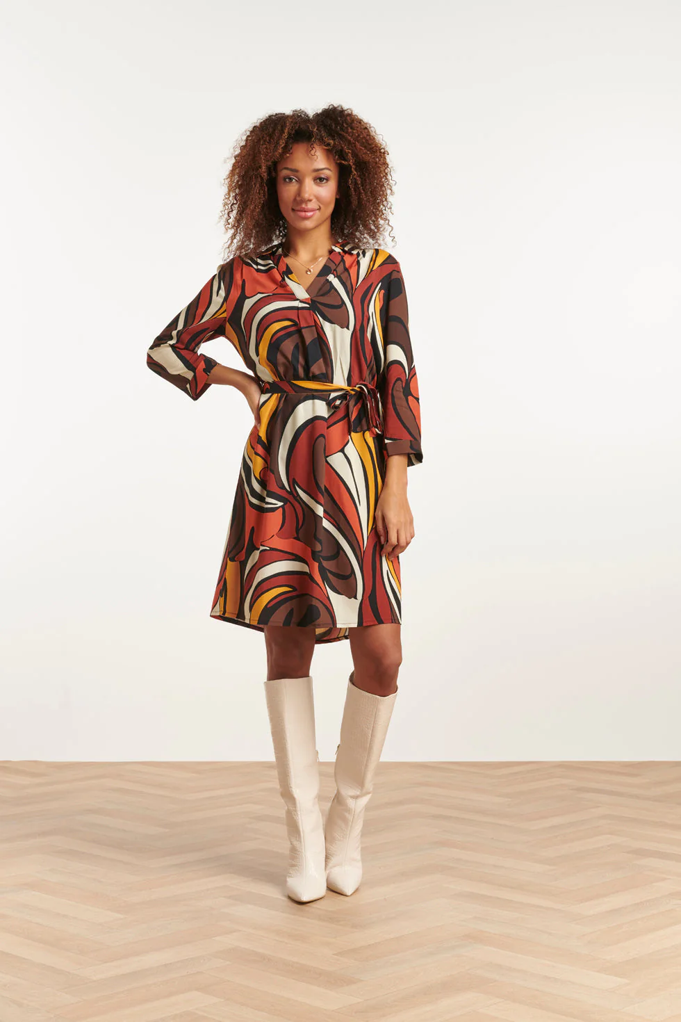 Smashed Lemon 23651 dames jurk met bruin oranje en gele grafisch print