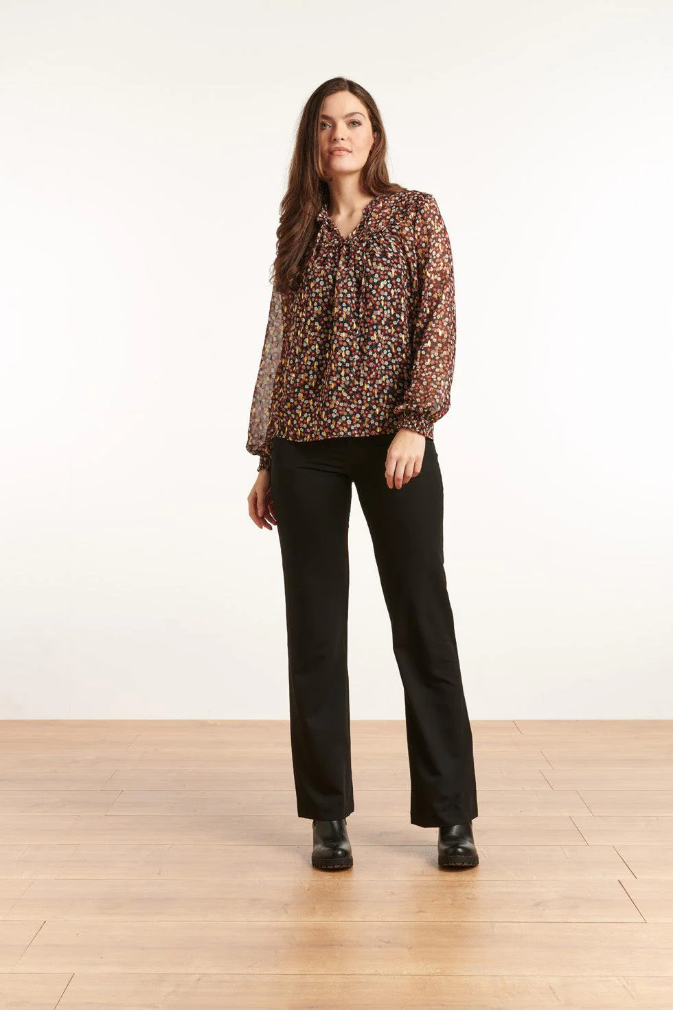 Smashed Lemon 22823 lange mouwen top met bloemenprint en folie