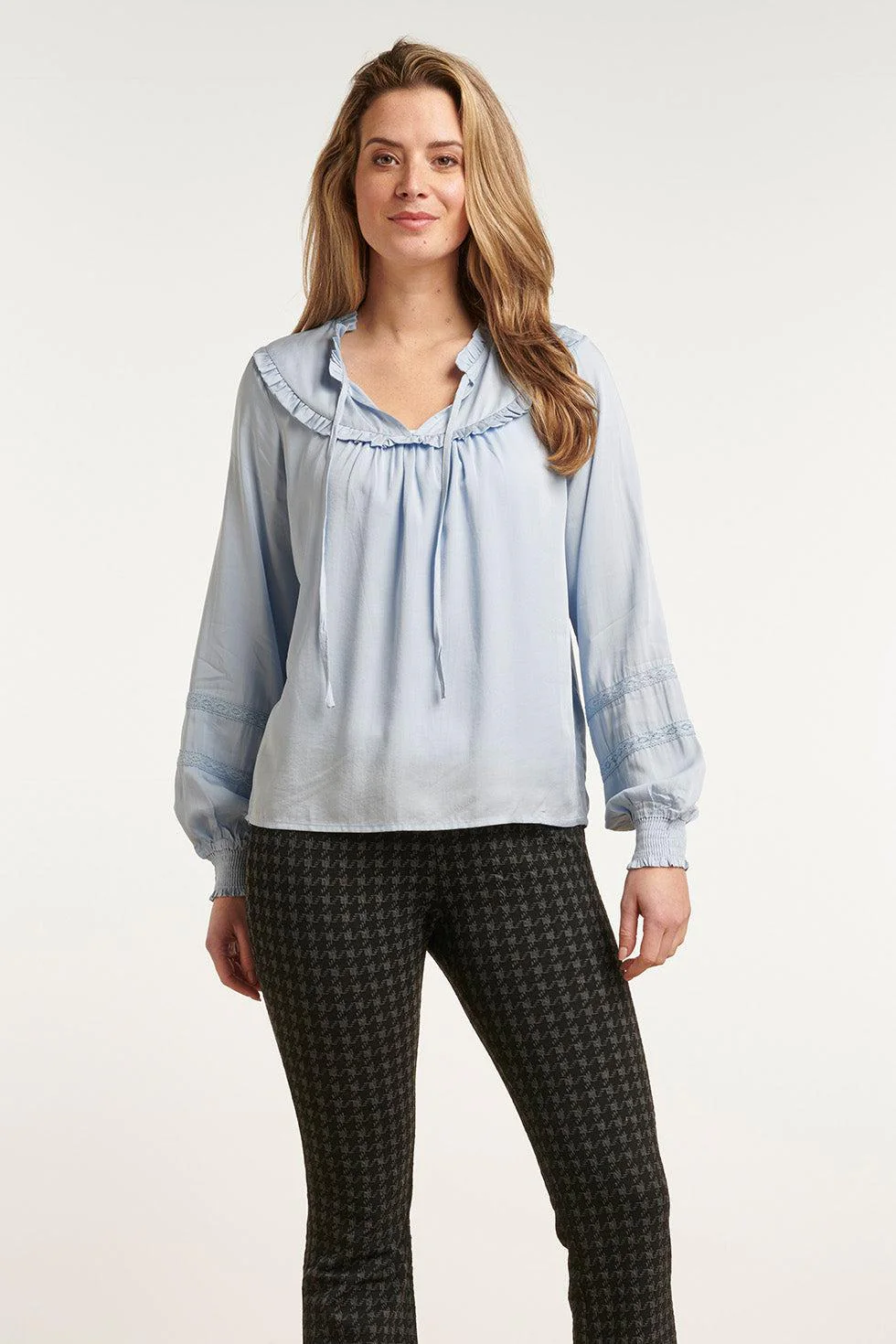 Smashed Lemon Ruffle top met pofmouwen in licht adisa light blue