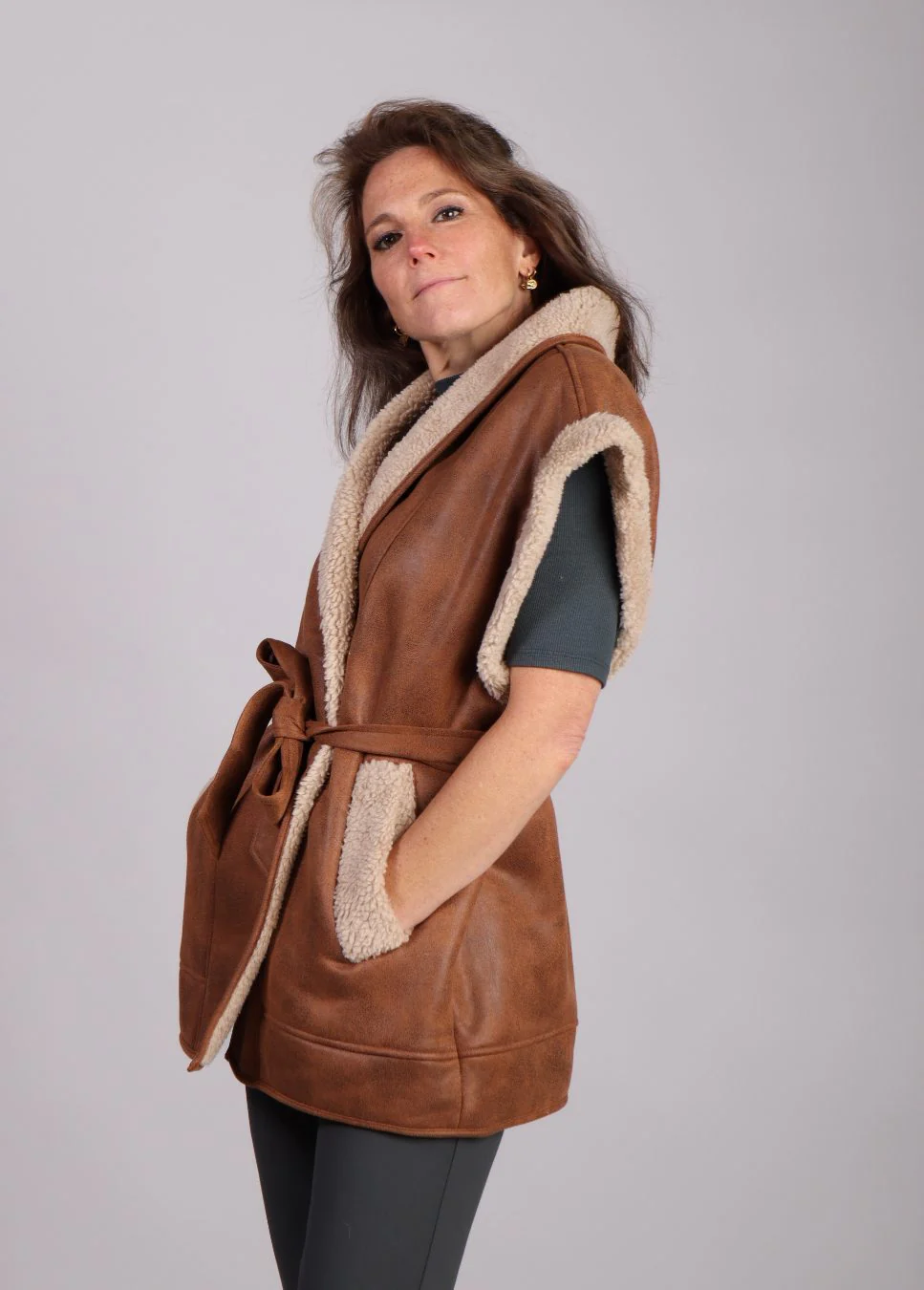 Afbeelding van Studio Amaya Lammy oversized gilet strikceintuur maya