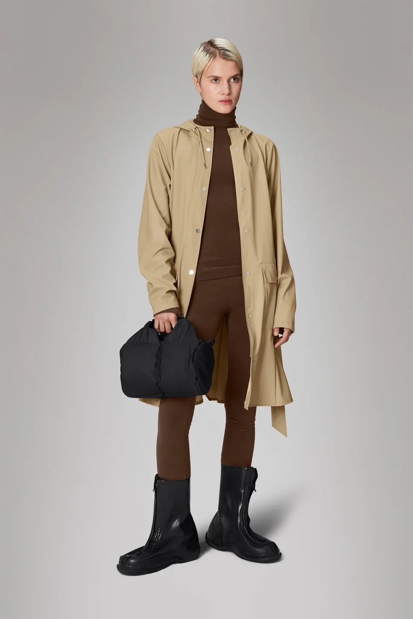 Rains 18130 curve w jacket w3 sand