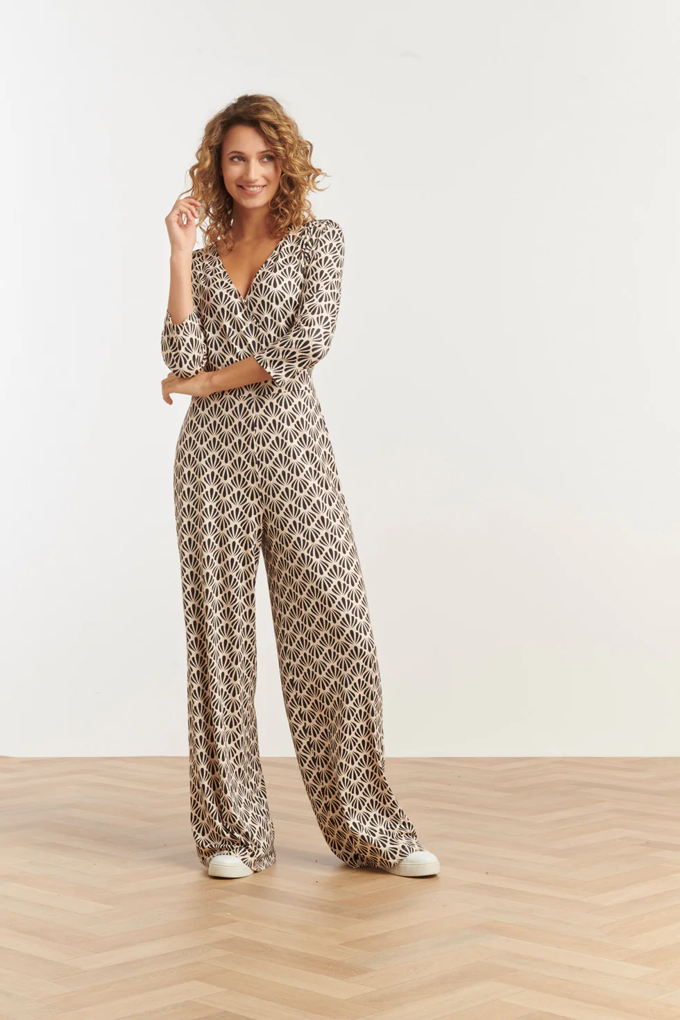 Smashed Lemon 25061 off-white en zwarte jumpsuit met schelpenprint