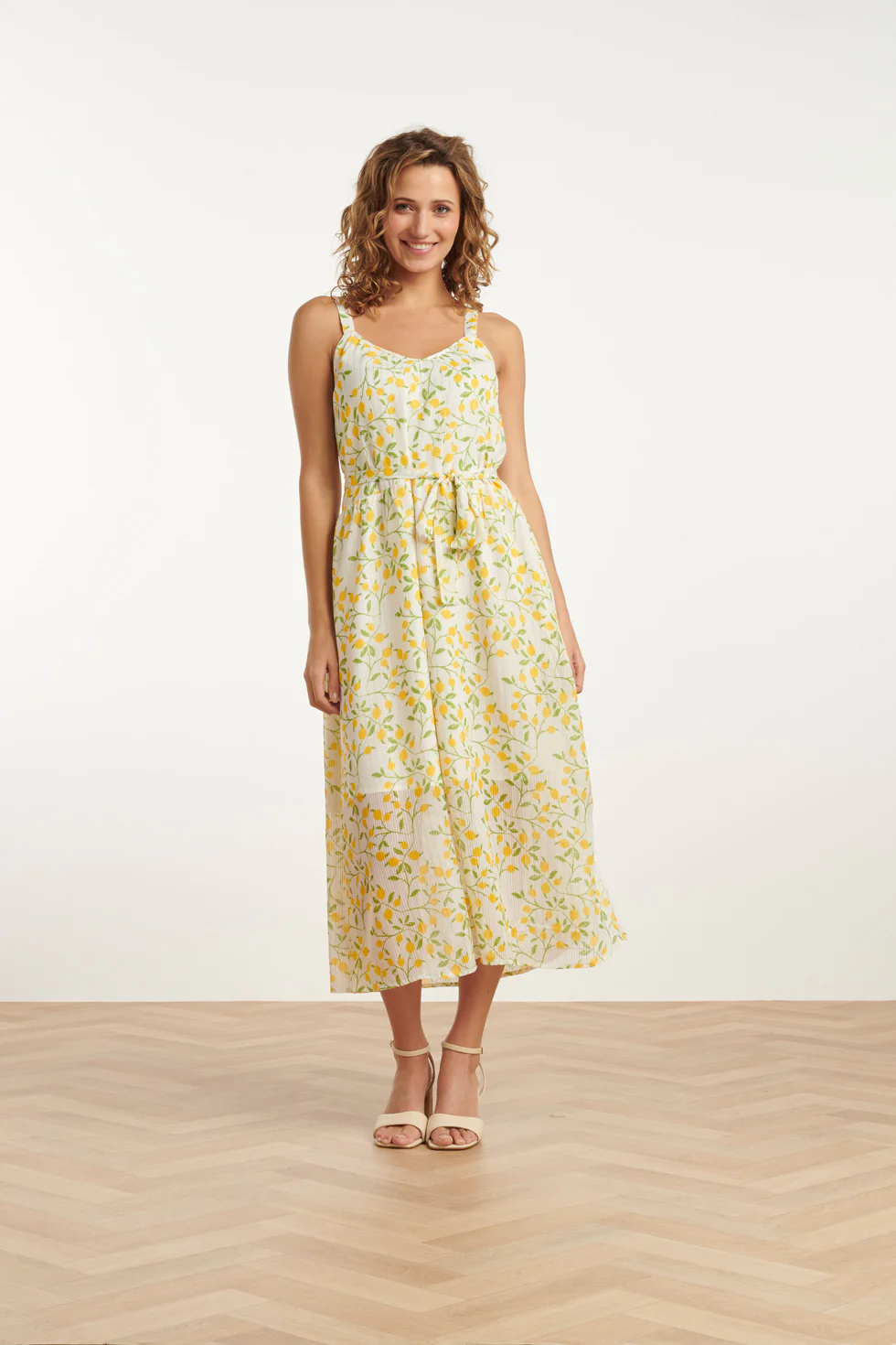 Smashed Lemon 25011 midi strappy jurk met citroenprint