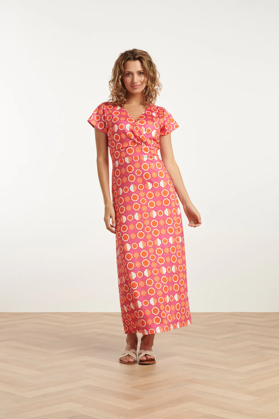 Smashed Lemon 25026 maxi jurk met v-hals met oranje fruitprint