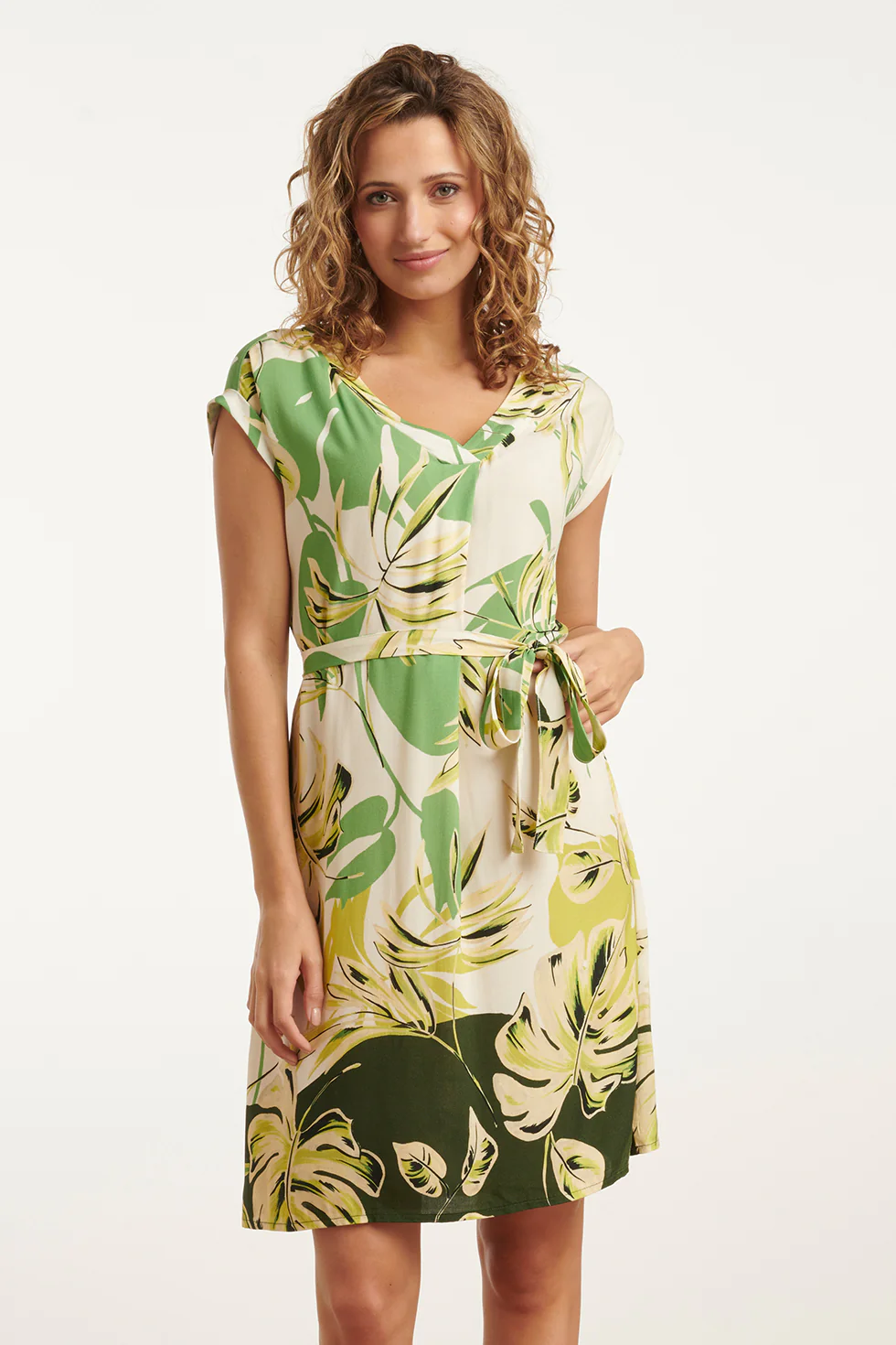 Smashed Lemon 25162 groene en off white bladprint jurk met v-hals