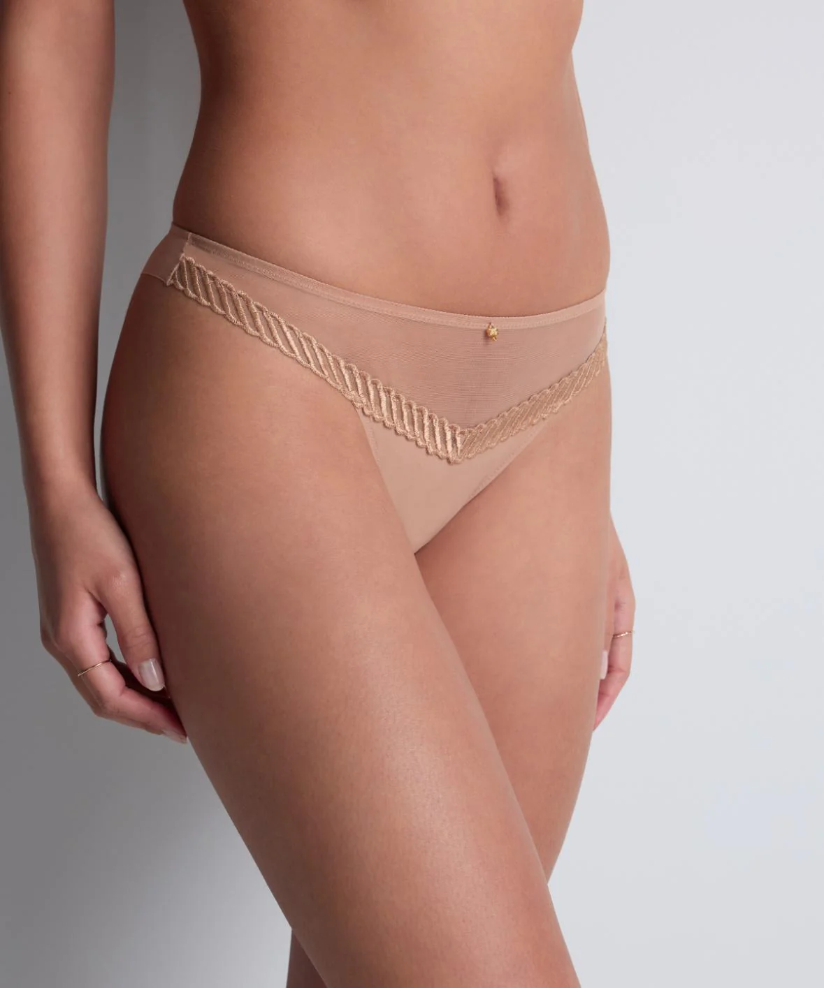 Aubade Sheer emotion string 4m26 sand