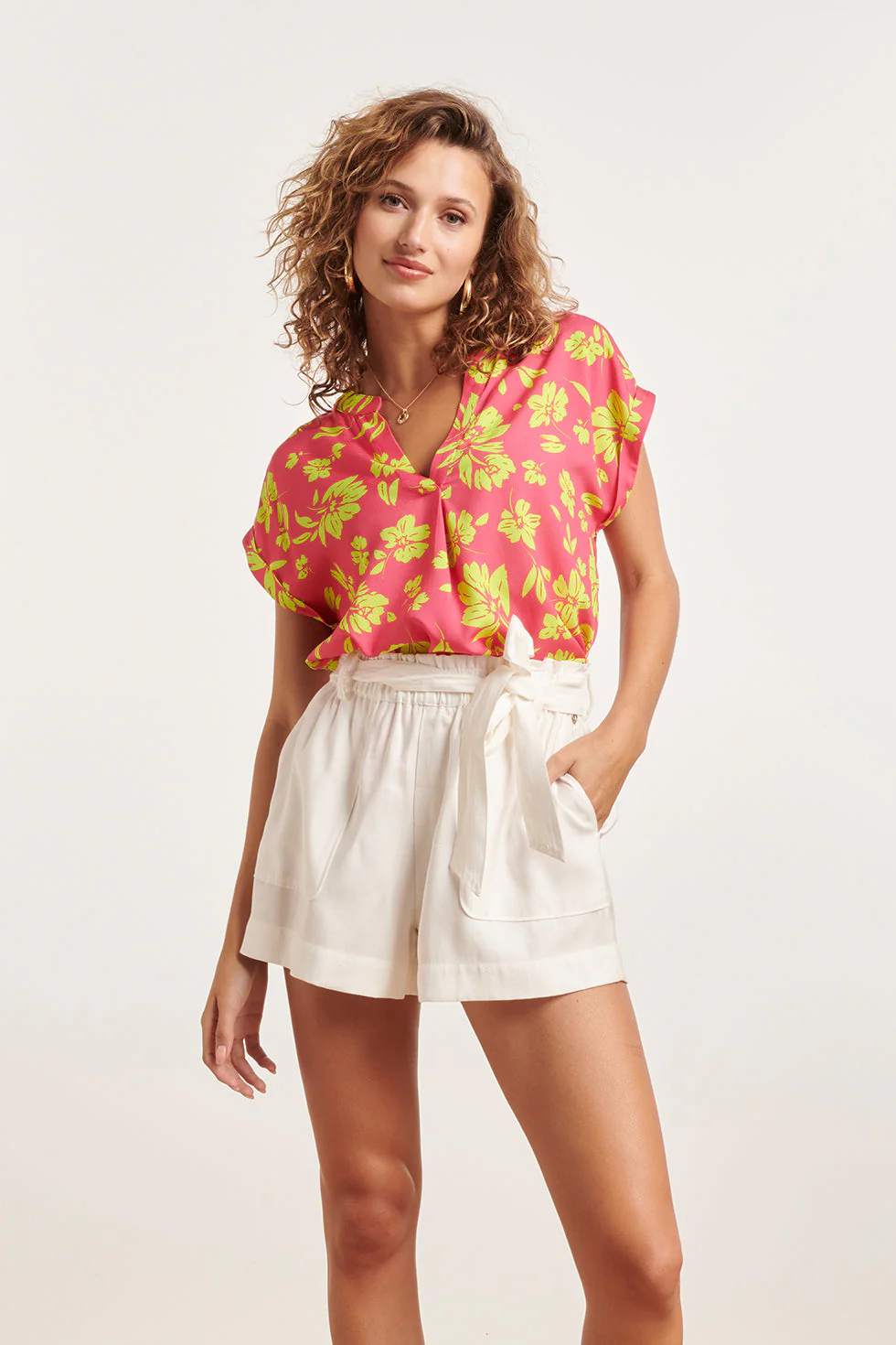 Smashed Lemon 24372 dames fuchsia top met allover lime bloemenprint |