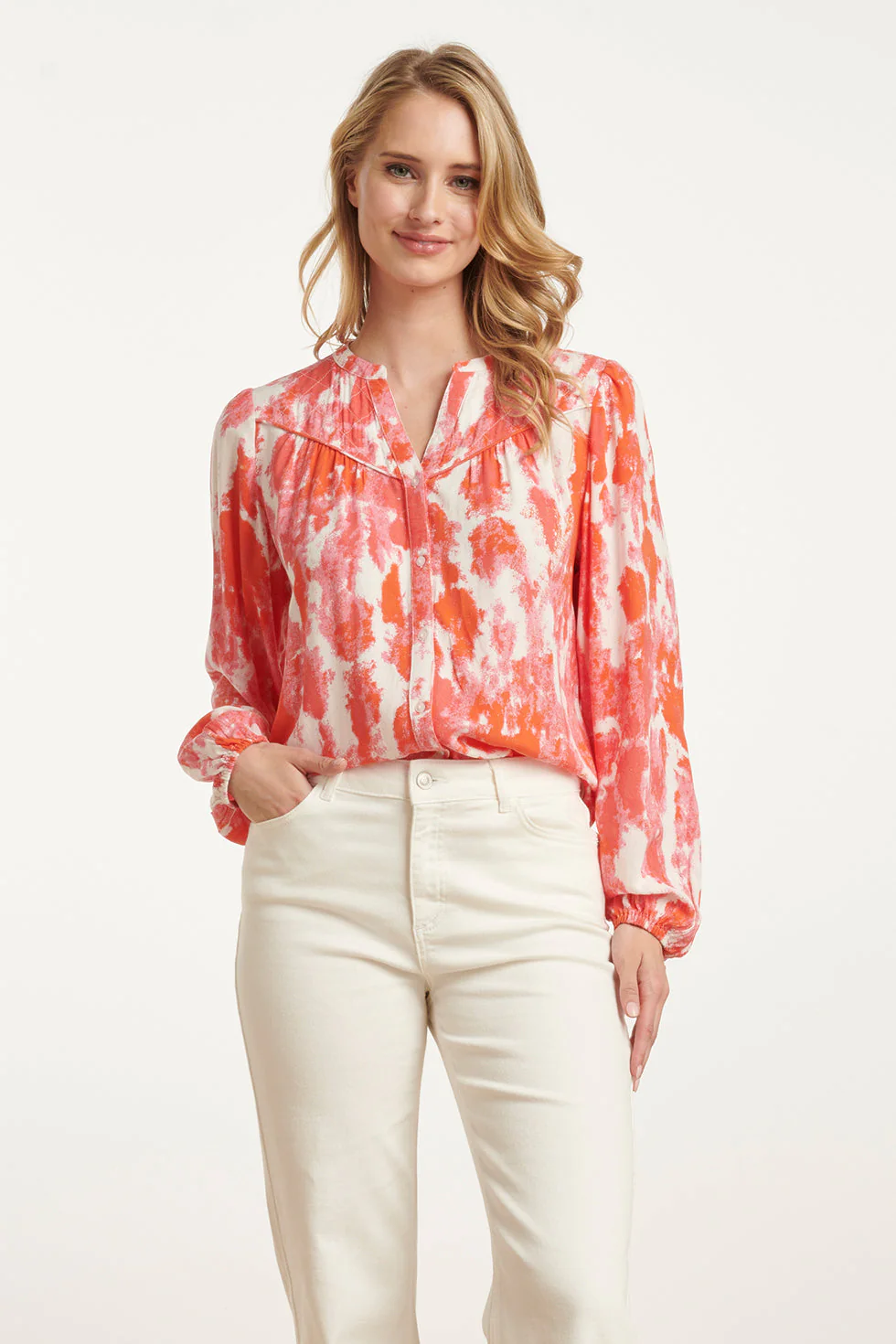 Smashed Lemon 25181 blouse met abstracte verfspattersperzik |