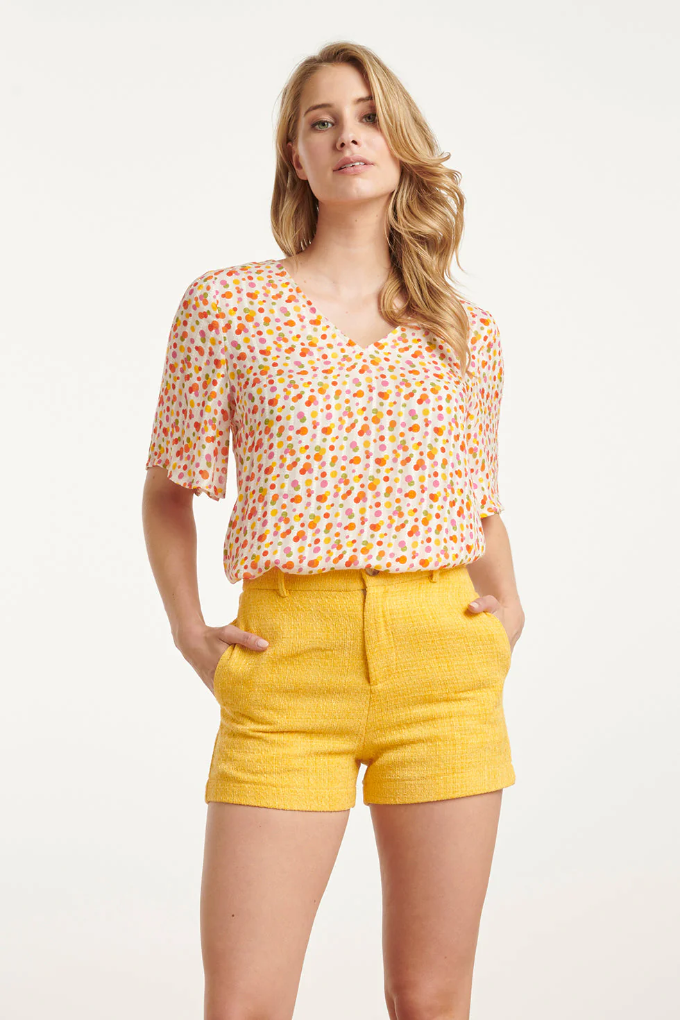 Smashed Lemon 25010 v-hals top met polka dot print |