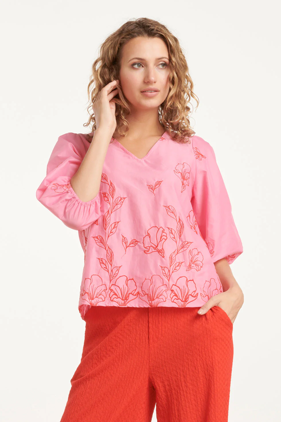 Smashed Lemon 25262 top met bloemenborduurselsv-hals |