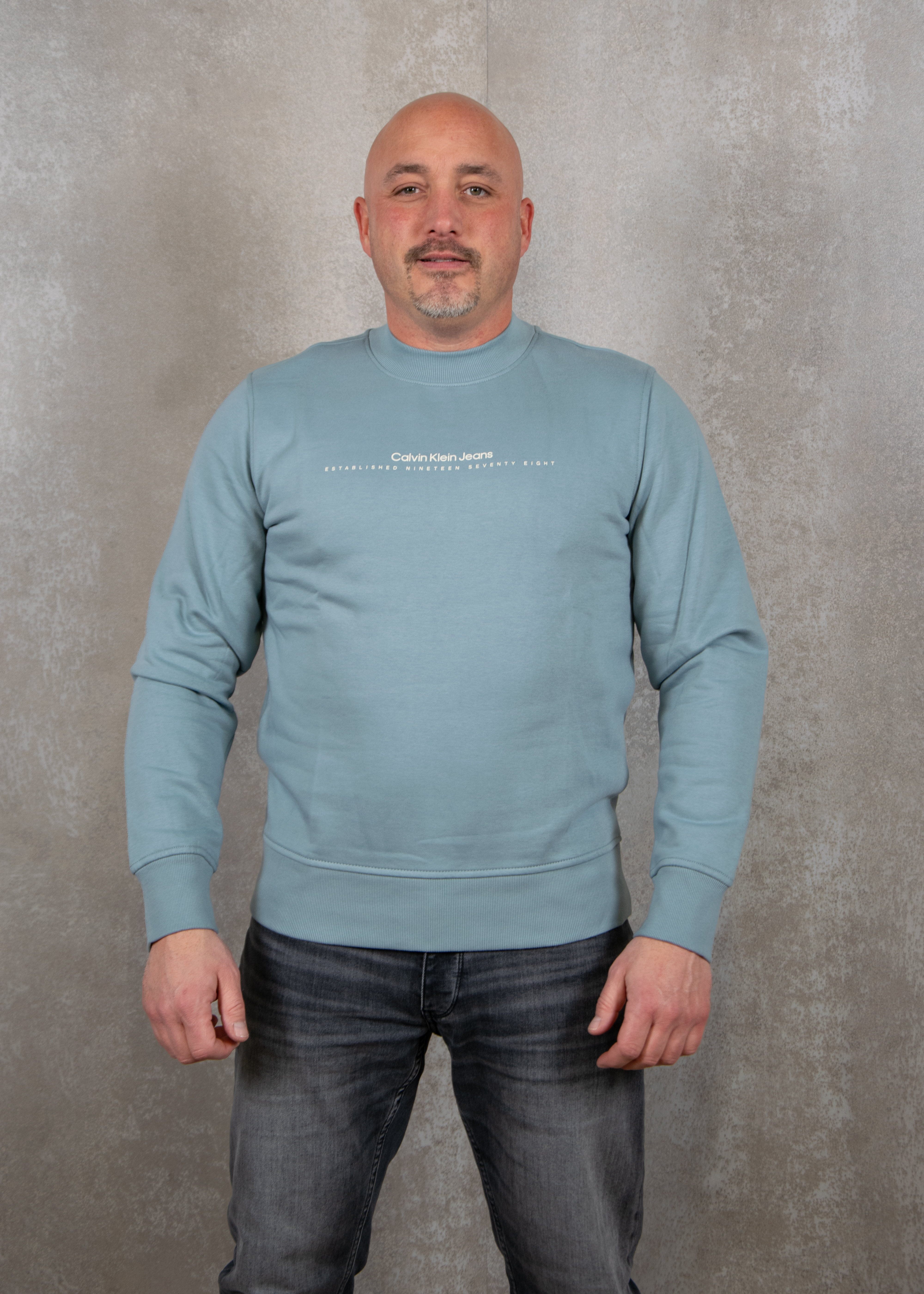 Calvin Klein Minimal logo crew neck