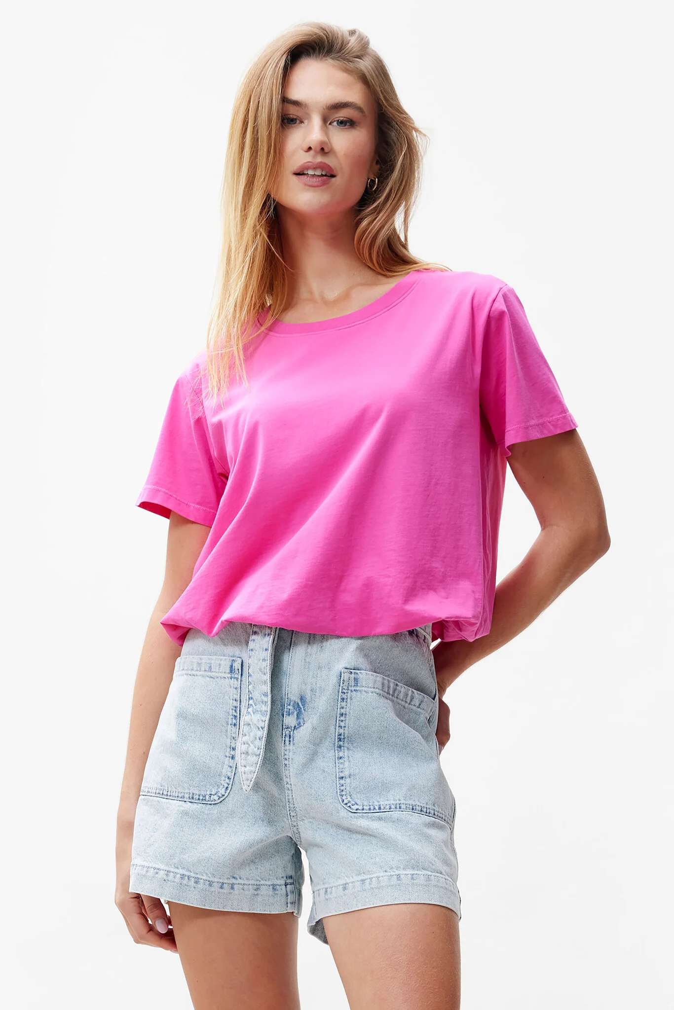 Catwalk Junkie 2502020240 washed tuck in t-shirt