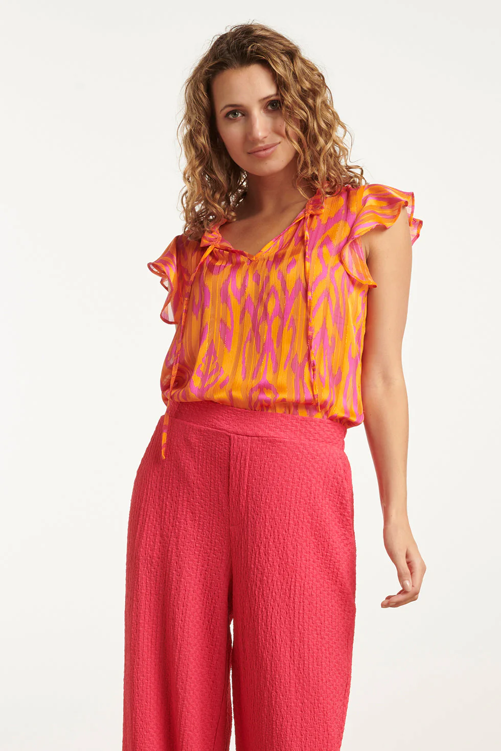 Smashed Lemon 25074 chiffon frilly top met aztec print |