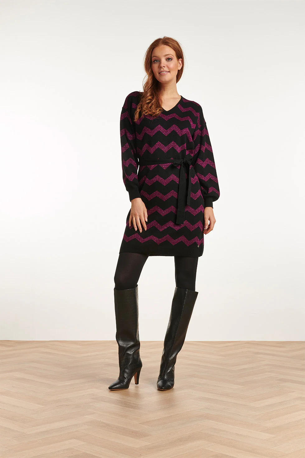 Smashed Lemon 23701-999-380 paarsee zigzagprint ronde hals jurk met ceintuur |