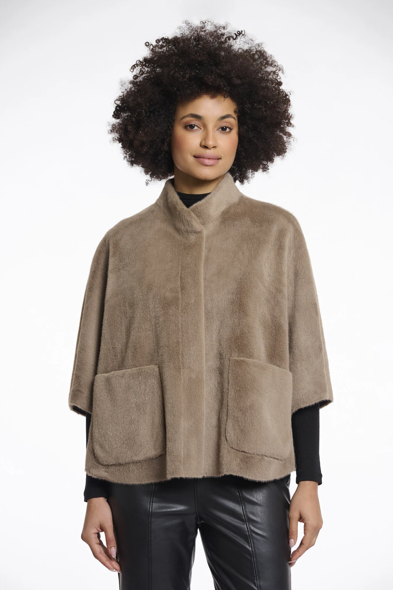 Rino & Pelle Dewi.7002511 rino en pelle faux fur cape toffee
