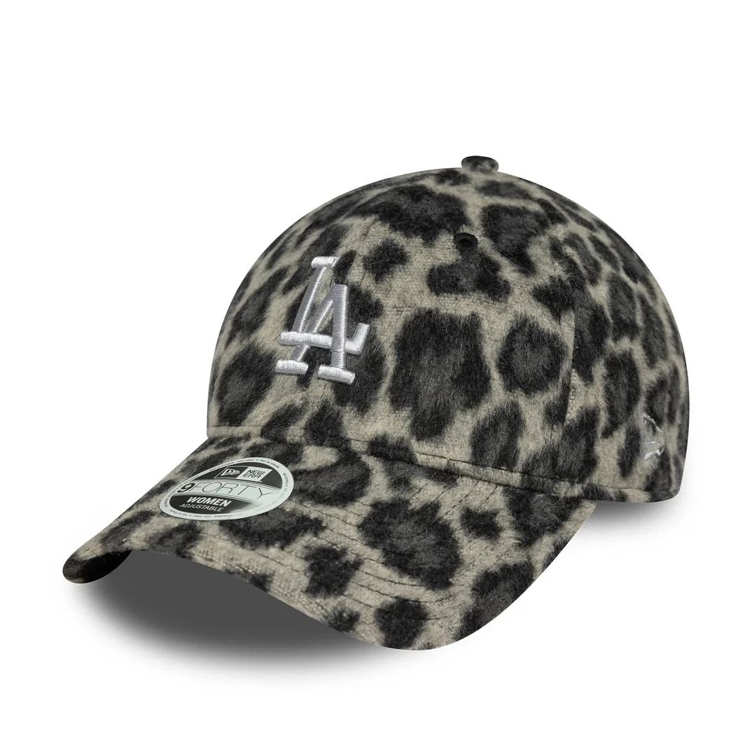 New Era female cosy animal 9forty pet -