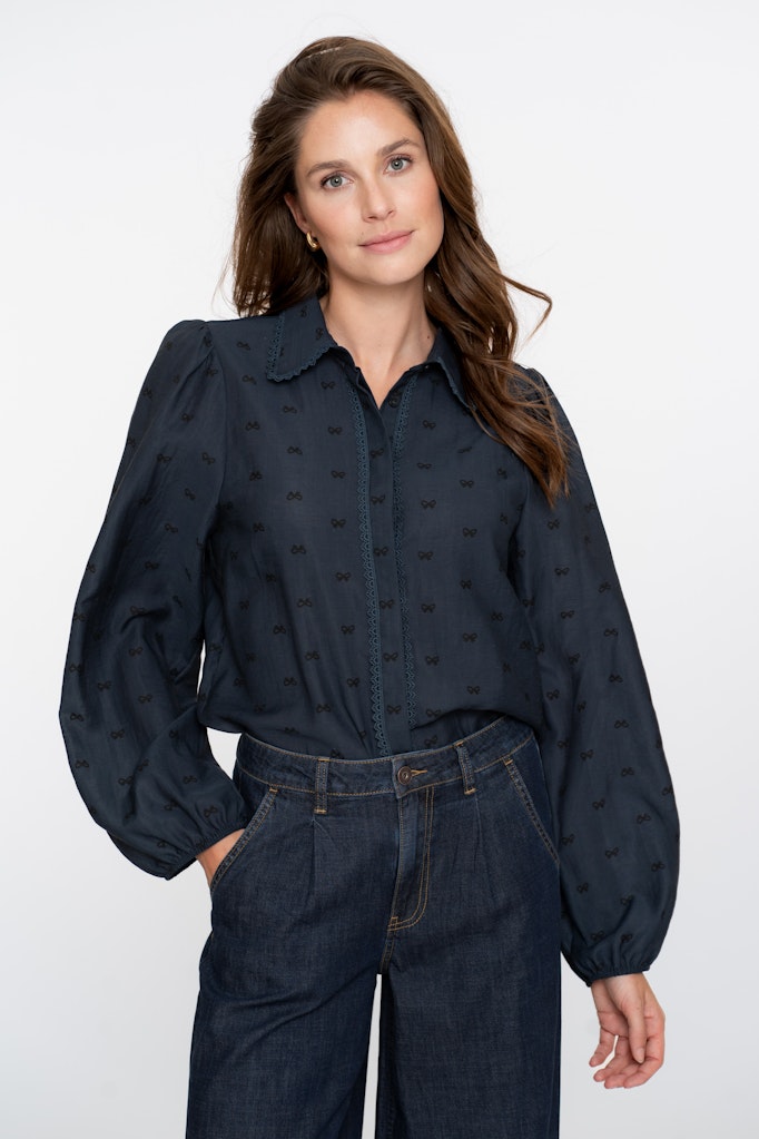 Geisha Blouse with lace details navy