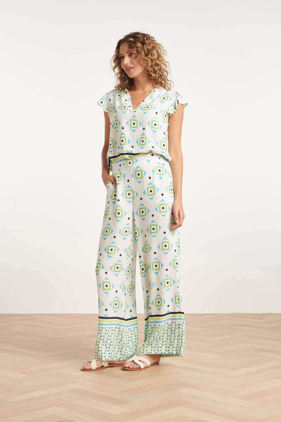 Smashed Lemon 24070 lange flowy zomerbroek met grafische print |