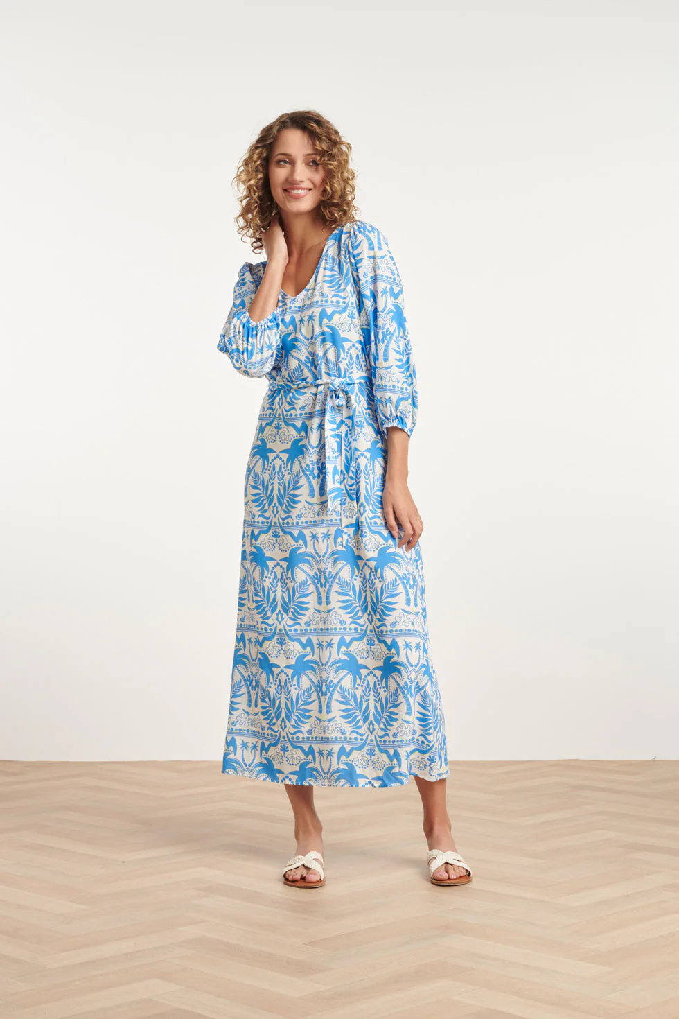 Smashed Lemon 24038 midi zomerjurk met tropische print zomerse |