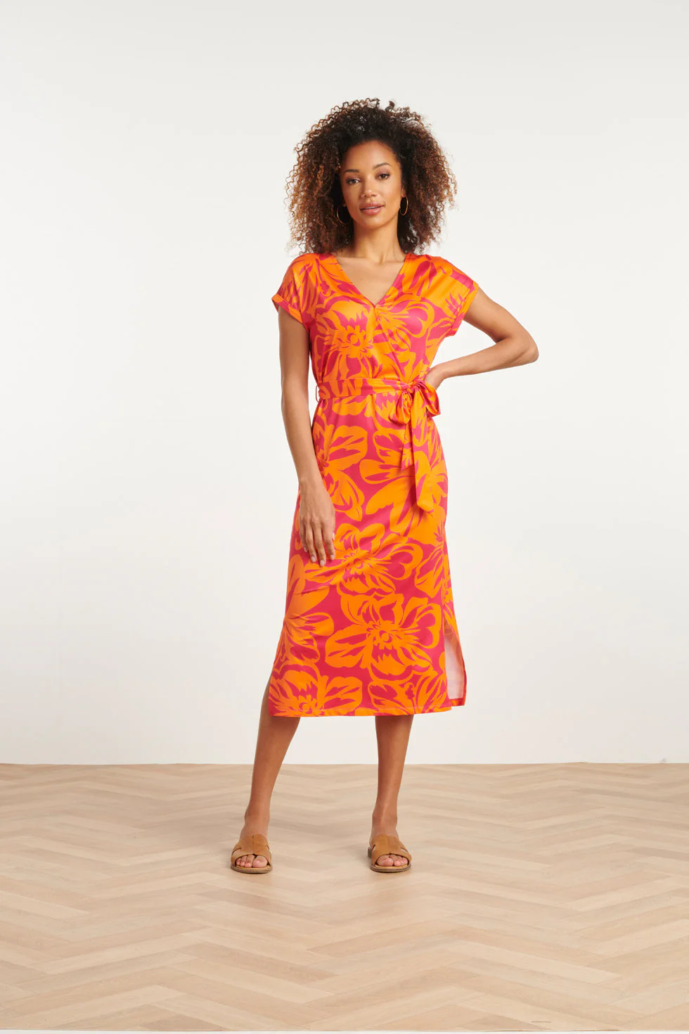 Smashed Lemon 24019 stretch jurk met fuchsia bloemenprint |