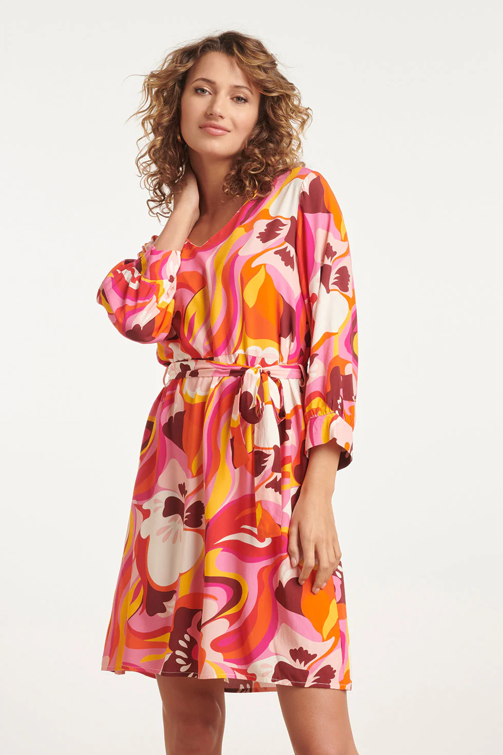 Smashed Lemon 24000 floral retro print v-neck jurk met riem |