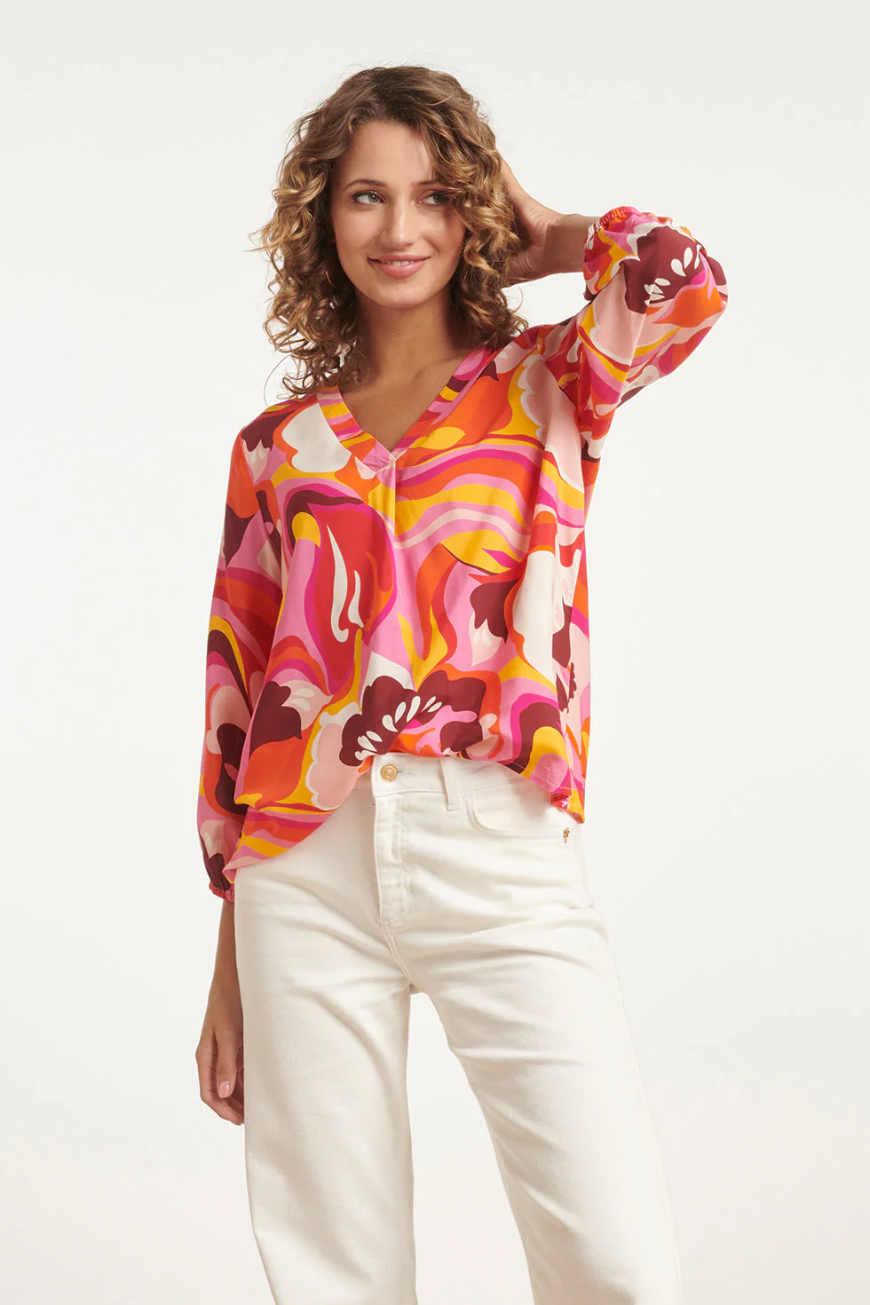Smashed Lemon 24001 retro print loose fit v-hals top met pofmouw |