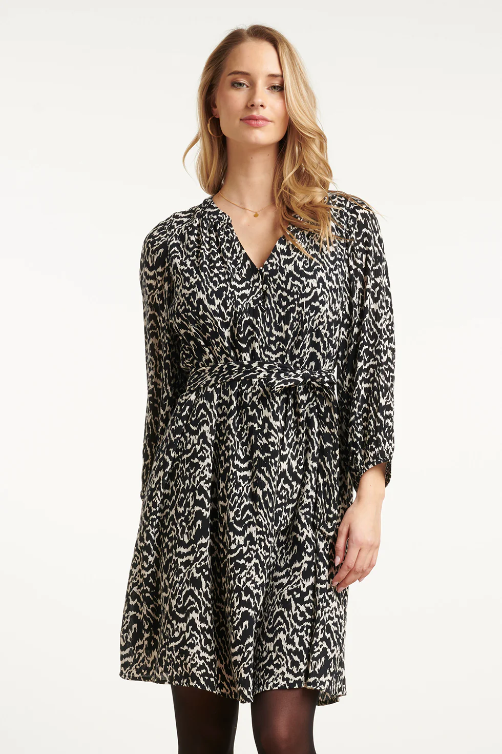 Smashed Lemon Elegante zwart en wit abstracte jurk |