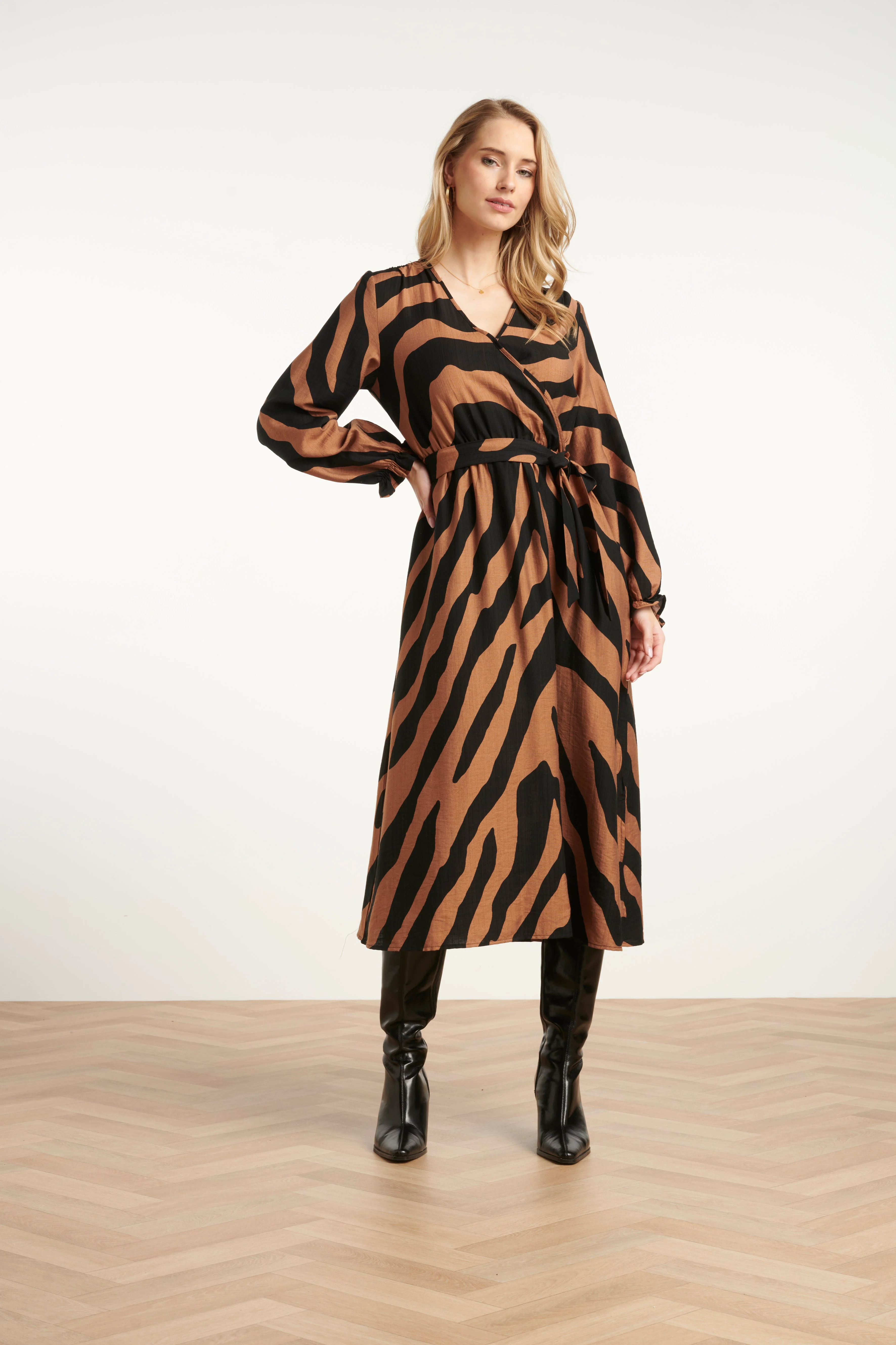 Smashed Lemon Midi dierenprint jurk met ceintuur in bruin en zwart |