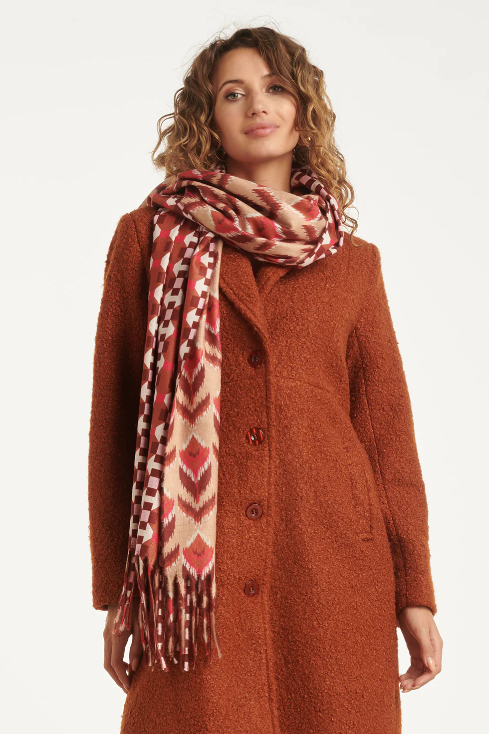 Smashed Lemon Dubbelzijdige sjaal met aztec en retro print in cognac |