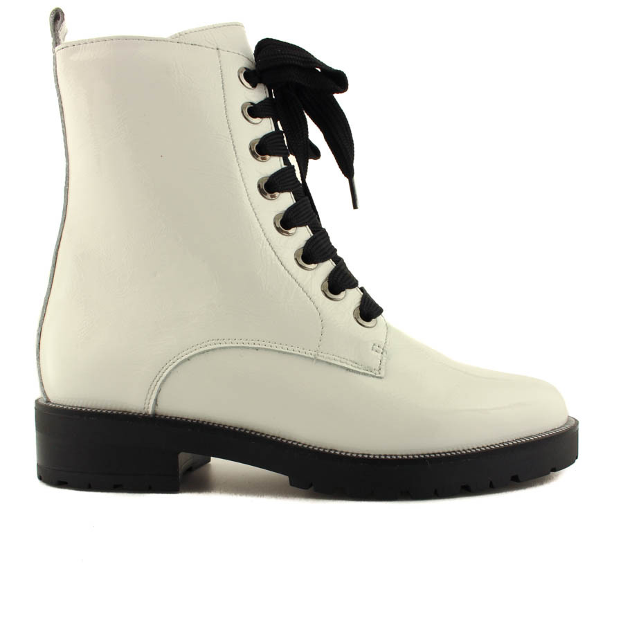 Witte Gosh Laarzen online kopen? Vergelijk op Schoenen.nl Witte laarsjes van het merk Gosh, model 052.526GO. De trend