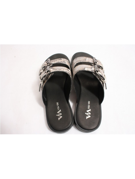 Maddison Dee | VIA VAI black slippers | VIA VAI