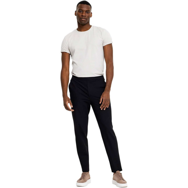 Plain Theo 285 black 40076-00101 black large