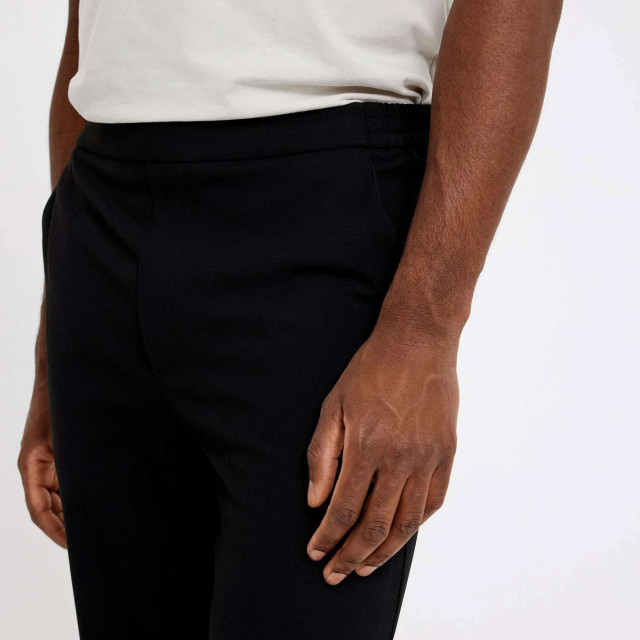 Plain Theo 285 black 40076-00101 black large