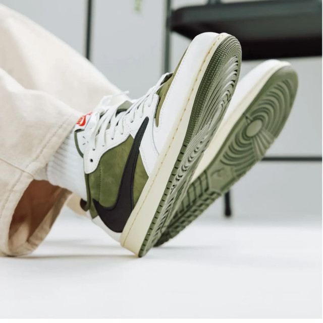 Nike Travis scott x air jordan 1 low og 'medium olive' DM7866-200 large