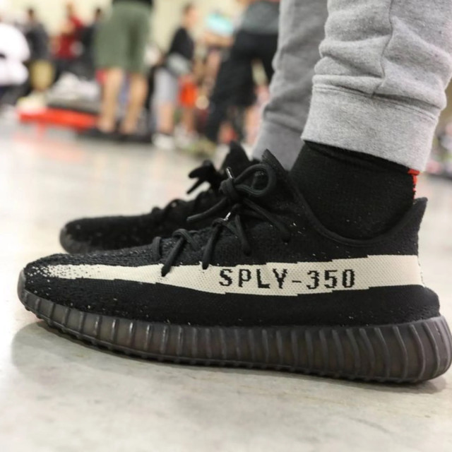 Adidas Yeezy Boost 350 v2 oreo BY1604 large