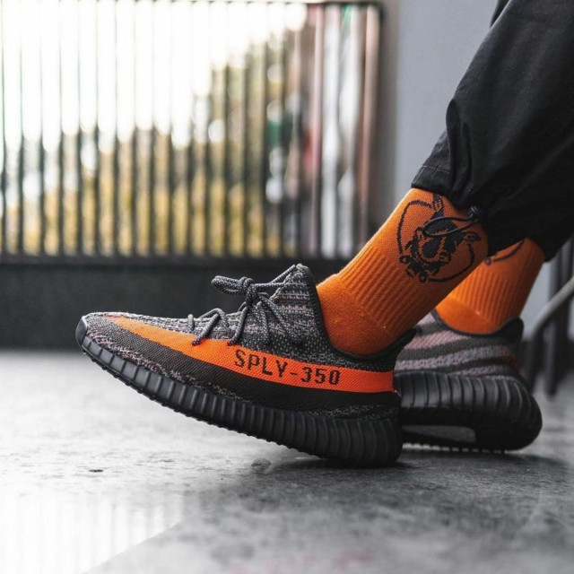 Adidas Yeezy Boost 350 v2 carbon beluga HQ7045 large