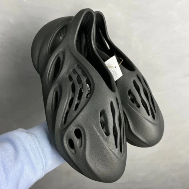 Adidas Yeezy Foam rnnr carbon IG5349 large