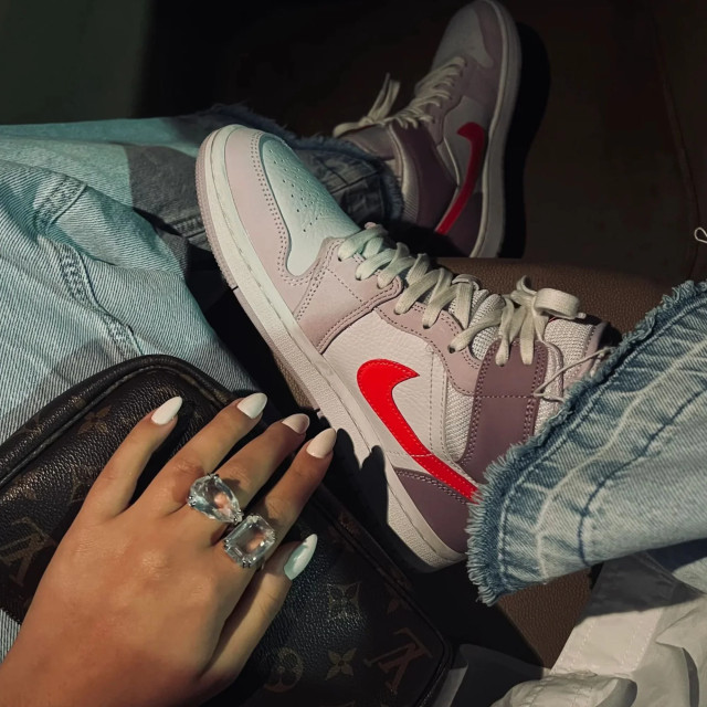 Nike Air jordan 1 mid valentine's day 2022 DR0174-500 large