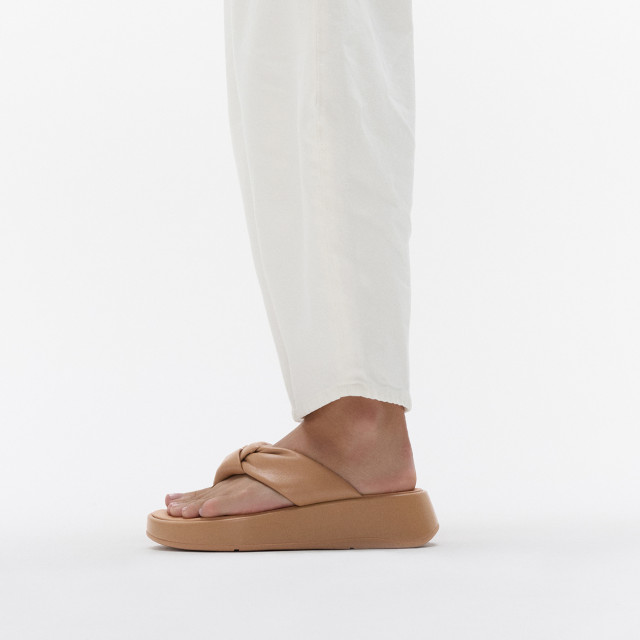 FitFlop F-mode knot soft-leather flatform toe-post sandals IY1 large
