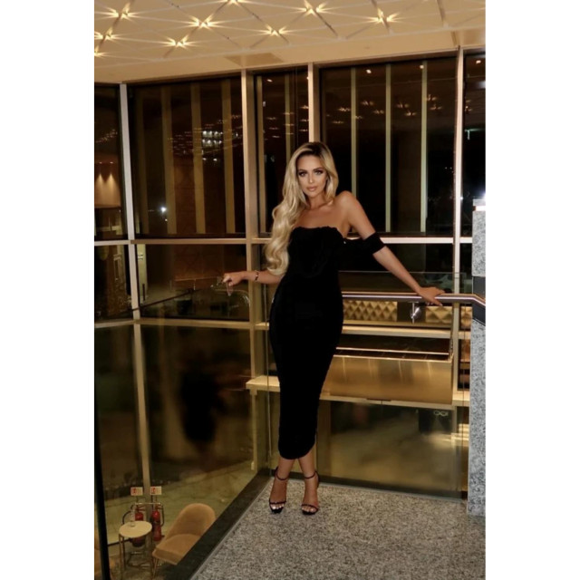 The Dezzy Factory Silky off shoulder dress | zwart 2400235 large